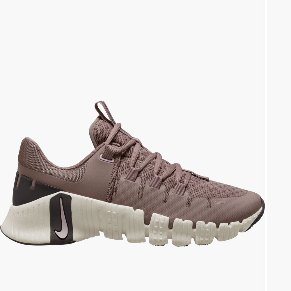 Womens Metcon 5 in Mauve size 8